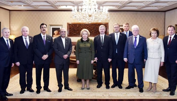 President Asif Zardari in a group photo with the Russian delegation led by the Speaker of the Russian Federation Council Valentina Matvienko at Aiwan-e-Sadar on October 28, 2024. — PID