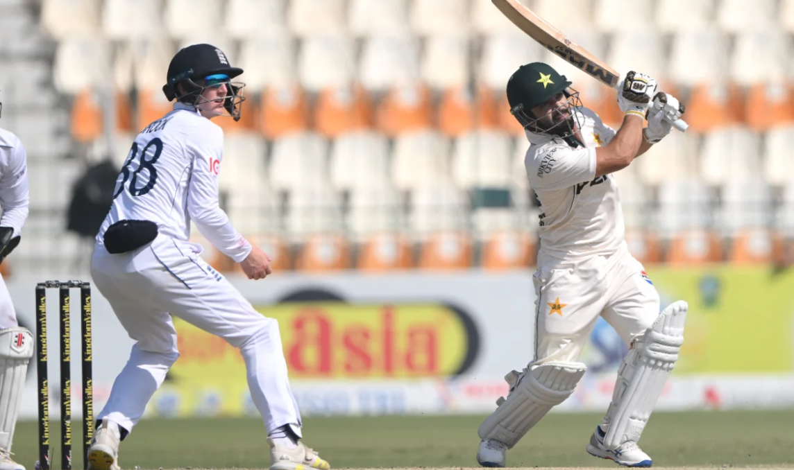 Ayub and Ghulam steady Pakistan after Masood crumbles