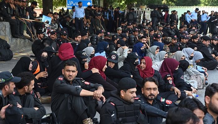 Islamabad police personnel sitting at D-chowk due to PTI protest in federal capital. — Online/File