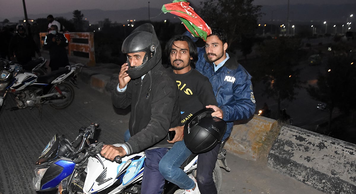 Policemen arresting PTI workers at Faizabad area during protest in the Federal Capital on November 25, 2024. — Online