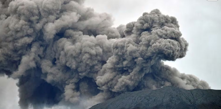 Indonesia volcano eruption kills 6, sets villages aflame