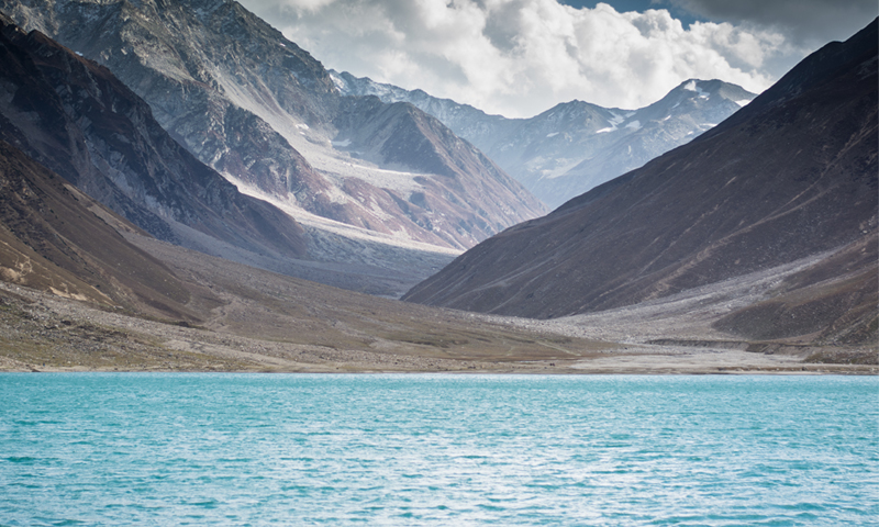 The boat overturned in Lake Saiful Muluk