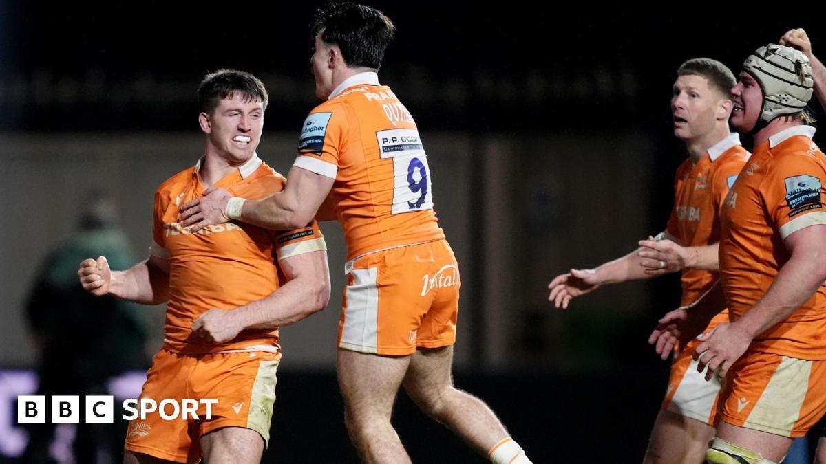 Sale players celebrate a try