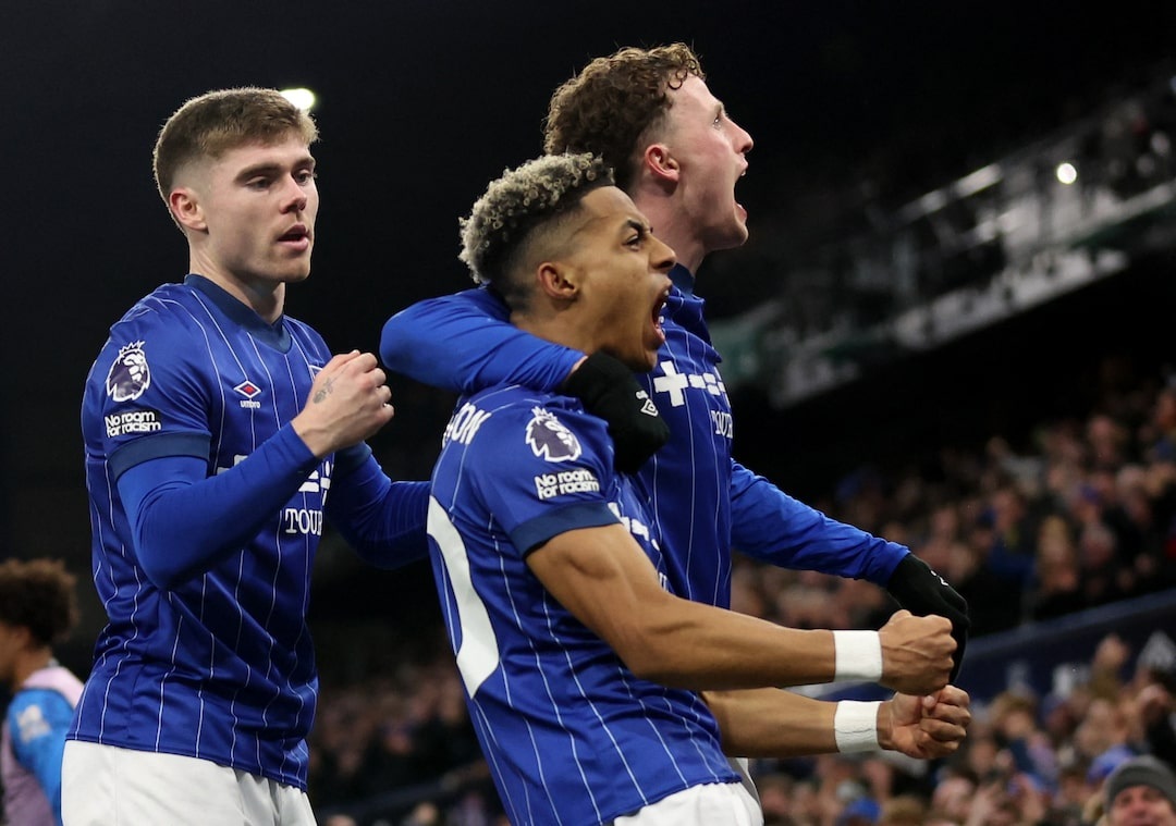 Ipswich win at home in Premier League for first time since April 2002