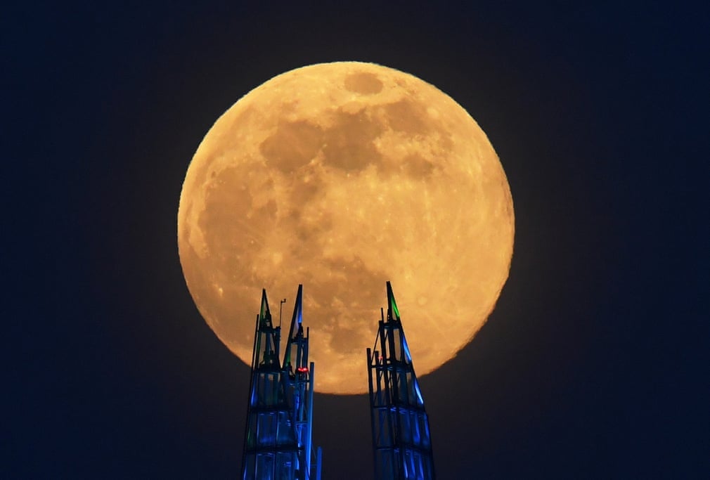 Supermoon in London. PHOTO: REUTERS