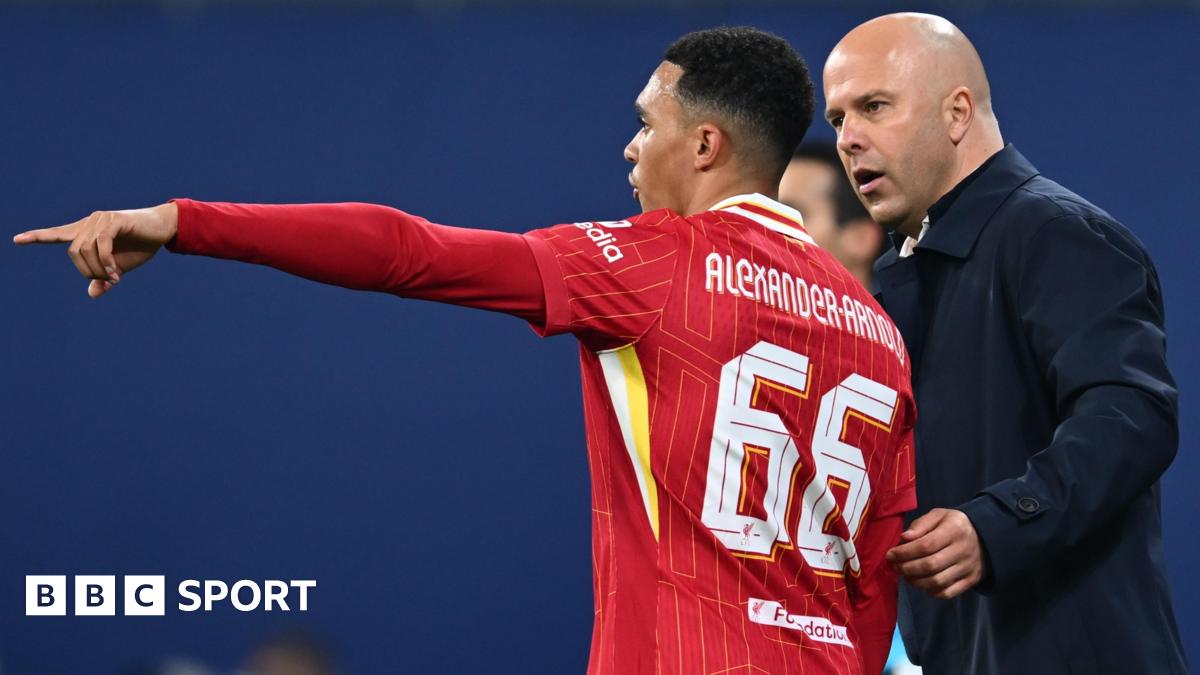 Liverpool manager Arne Slot and defender Trent Alexander-Arnold