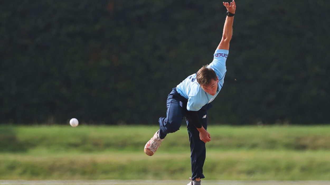 ECB puts Hampshire fast bowler Sonny Baker on England Men's development contract