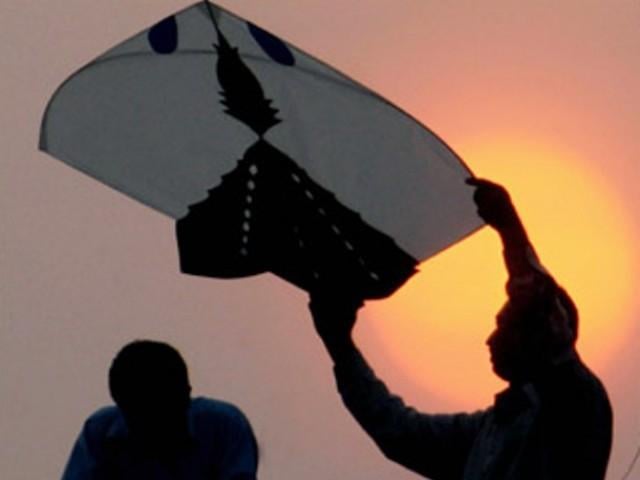 flyers flout ban as kites take over pindi skies