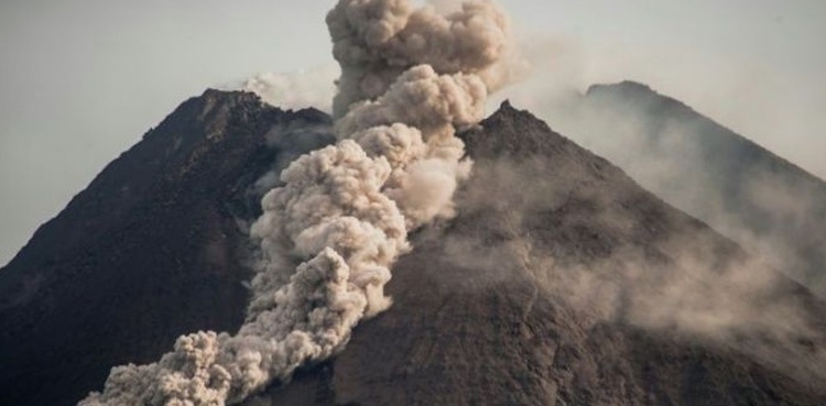 Indonesian villages told to evacuate as volcano alert hits highest level