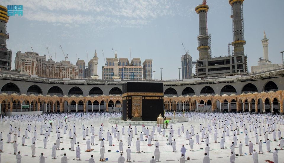 muslims perform friday prayers while practicing social distancing in the grand mosque during the holy month of ramazan in the holy city of makkah saudi arabia april 16 2021 photo reuters file