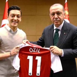 turkish president tayyip erdogan meets arsenal s soccer player mesut ozil in london britain may 13 2018 photo reuters