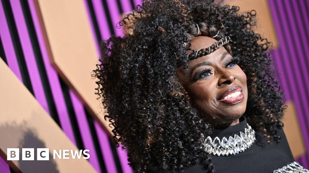 Angie Stone, veteran R&B singer-songwriter, dead in car crash