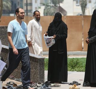 Dubai police intensify crackdown on begging during ramadan - Daily Times