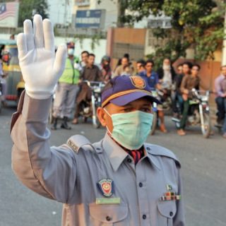 It is mandatory for wardens who perform a helmet