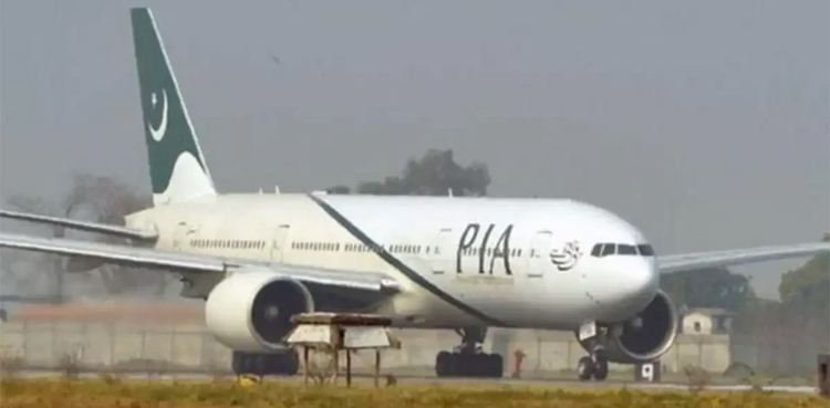 PIA flight lands in Lahore with one wheel missing