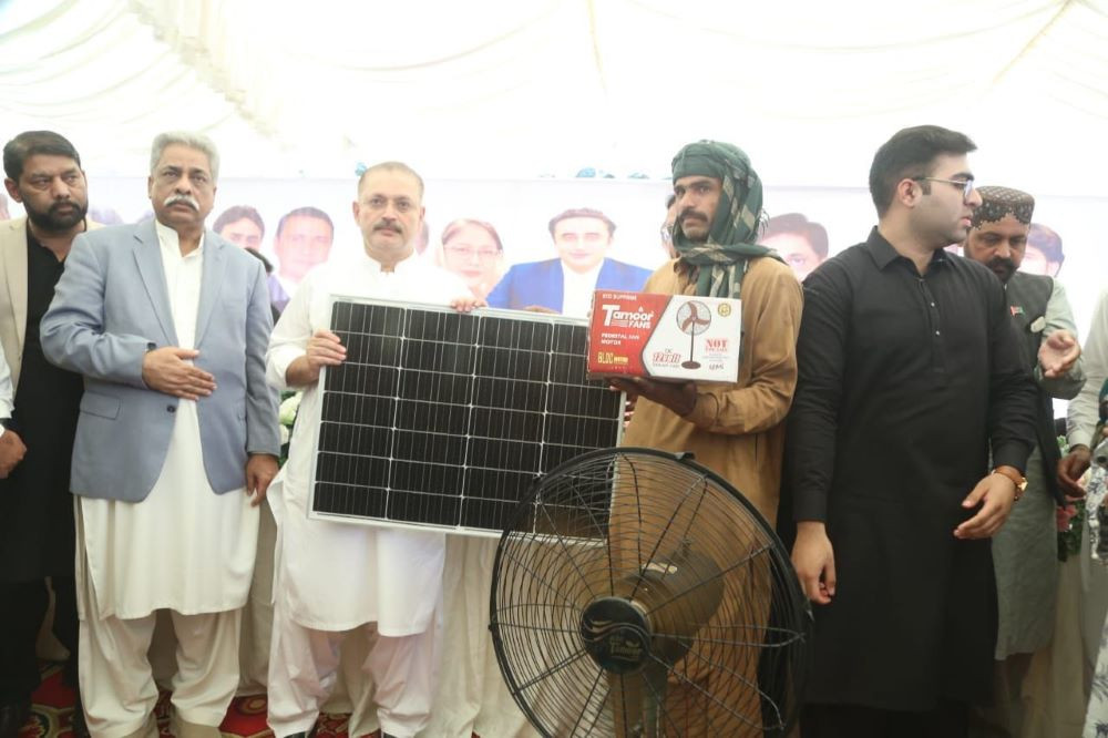 sindh s senior minister sharjeel inam memon and provincial minister for energy syed nasir hussain shah distributed solar energy setup among rural families