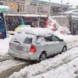 Snowfall sparks tourist boom in Murree and Northern areas