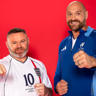 Wayne Rooney and Tyson Fury pose for a Soccer Aid photo