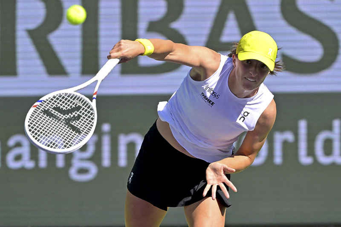 Swiatek and Rybakina serve up bagels en route to victories at Indian Wells